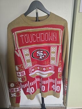 Team-Inspired Crewneck Sweater in Red and Gold - No Tag